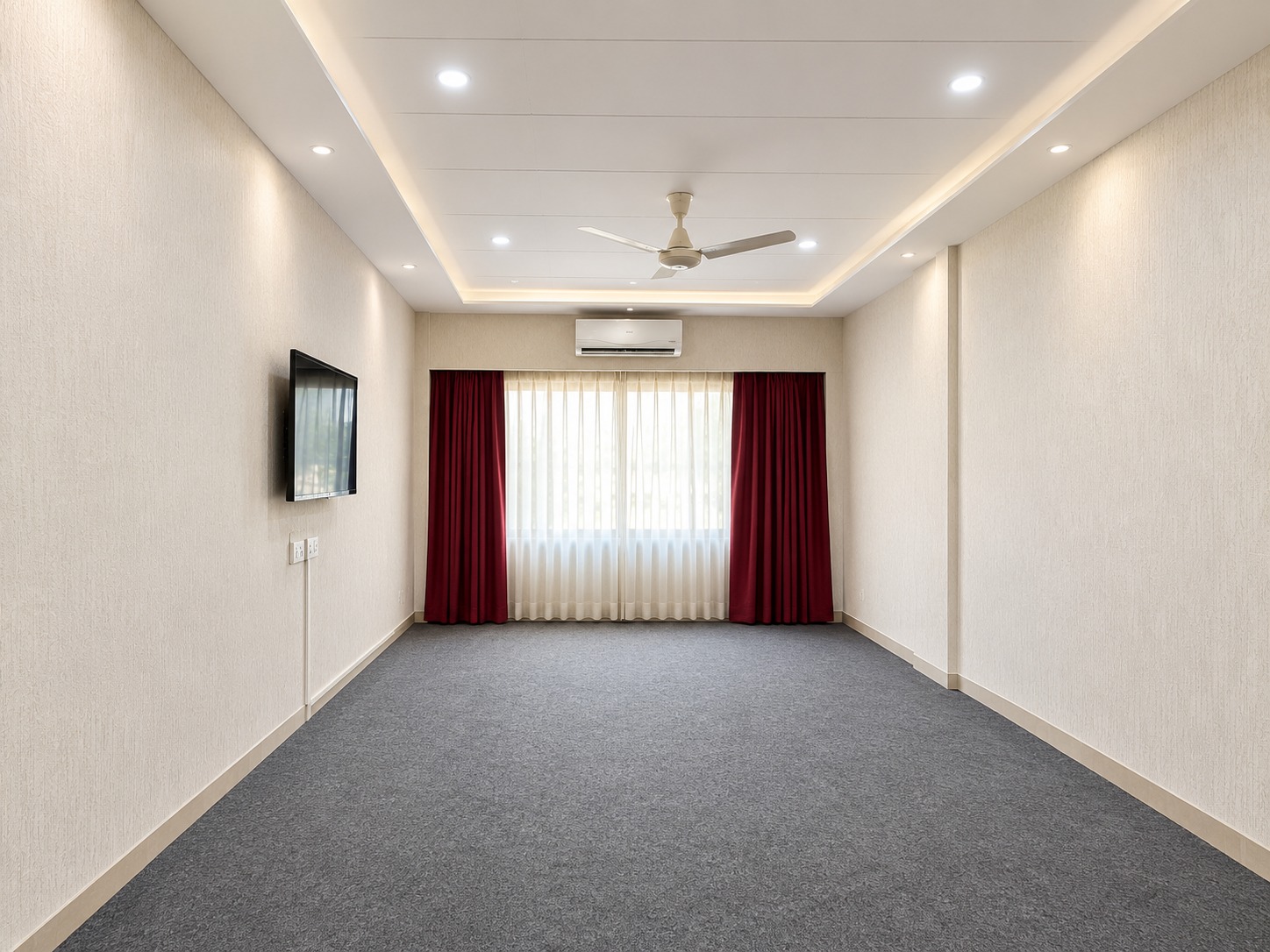 Complete view of the furnished four-seater hostel room